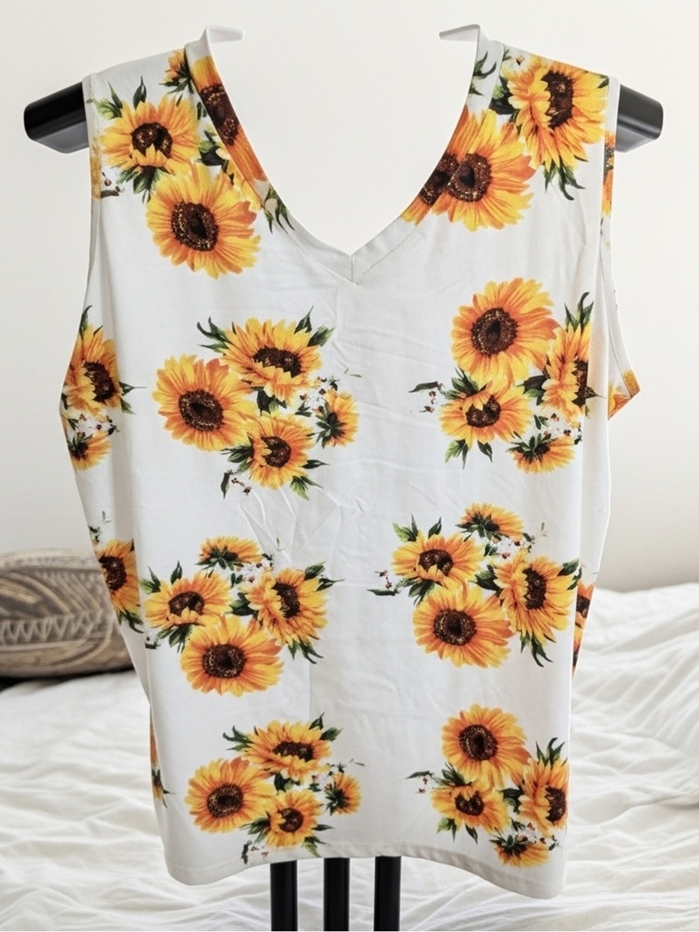 Sunflower Print V-Neck Sleeveless Tank Top - White/Yellow